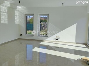 Velencei 107 nm-es ház eladó