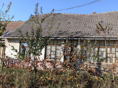 Eladó felújítandó ház - Baracs
