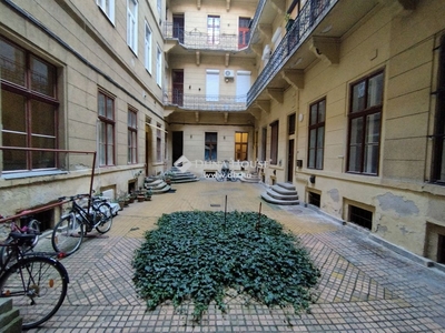 Eladó jó állapotú lakás - Budapest VI. kerület