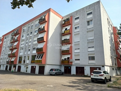 Eladó jó állapotú panel lakás - Pécs