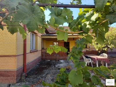 Eladó családi ház - Csongrád, Bokros