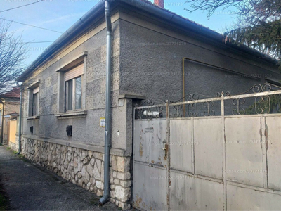 Eladó családi ház - Pápa, Erkel Ferenc utca