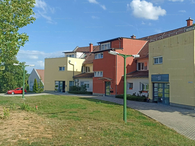 Eladó tégla lakás - Veszprém, Boksa tér