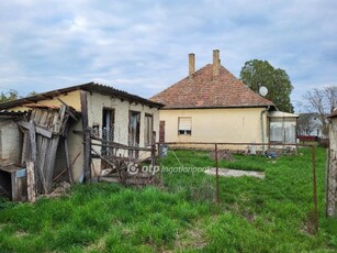 Eladó családi házSiójut