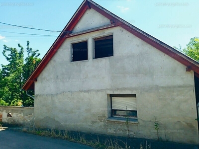 Eladó családi ház - Dunaújváros, Frangepán utca 1.