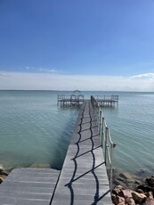 Eladó téglalakás Balatonakarattya