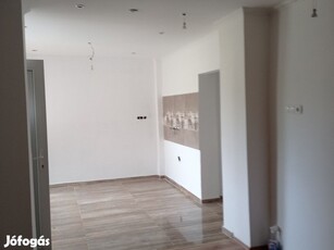 Békéscsabán 80 m2 családi ház eladó.