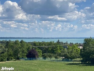 Eladó balatoni panorámás ház Balatonkenesén!