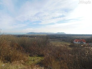 ELADÓ BEÉPÍTHETŐ PANORÁMÁS KÜLTERÜLETI TELEK BALATONFÜREDEN