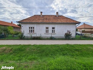 Füzesabony északi részén saroktelken elhelyezkedő családi ház eladó