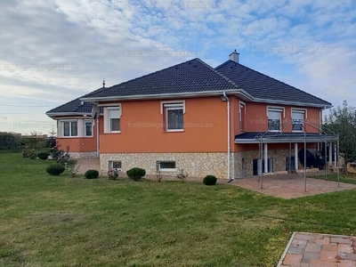 Eladó családi ház - Bakonyszentlászló, Győr-Moson-Sopron megye