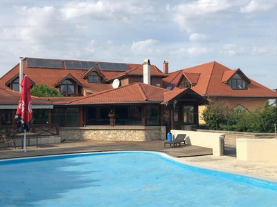 Eladó szálloda, hotel, panzió - Velence, Nadapi út