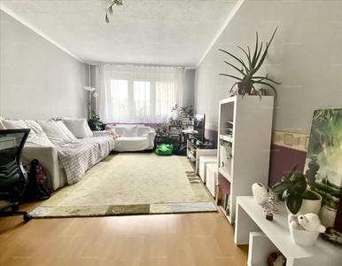 Eladó átlagos állapotú lakás - Budapest III. kerület