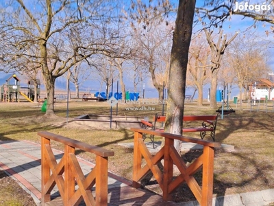 Eladó ház, Balatonfenyves