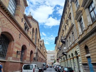 Eladó üzlethelyiség Budapest, IX. kerület, földszint