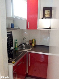 Belvárosi 30 nm-es, tégla építésű első emeleti 1 szoba étkezős lakás e - Debrecen, Hajdú-Bihar - Lakás
