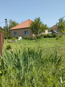 Eladó családi ház - Pusztaszabolcs, Magyar utca