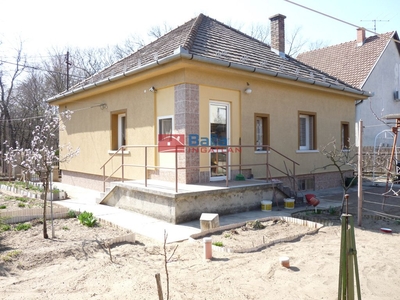Eladó felújított ház - Budapest XVIII. kerület