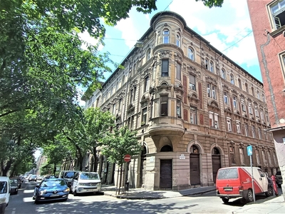 Eladó lakásban iroda - VIII. kerület, József utca 38.