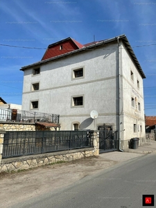 Eladó utcai bejáratos üzlethelyiség - Balatonfüred, Ófalu