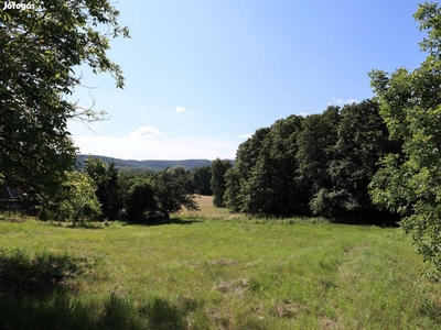 Eladó Várvölgyön hegyekre panorámás zártkerti telek