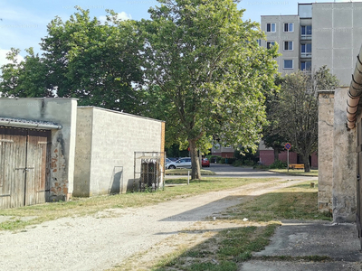 Kiadó önálló garázs - Nyergesújfalu, Május 1. tér