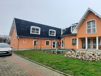 Balatonszabadi, ingatlan, ház, 507 m2, 220.000.000 Ft