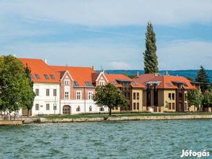 Tata, 4 szobás tégla lakás eladó