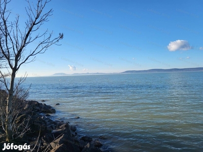 Balatonszemes eladó saját vízpartos telek