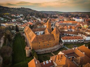 Eladó Ház, Vas megye Kőszeg egyedi hangulatú belvárosi ház