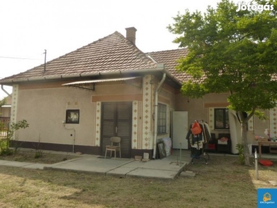 Eladó ház, Tiszacsege, 120 m2