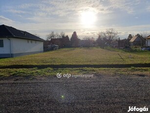 Eladó Telek, Győrság