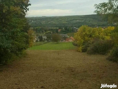 Eladó panorámás belterületi telek Cserszegtomajon!