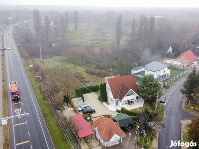 Lakóövezeti telek Vonyarcvashegyen Főút mellett, örök panorámával