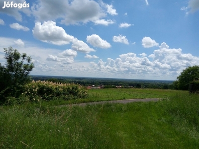 Zalakaroson panorámás telek a zöldben eladó