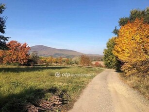 Eladó telek Vác