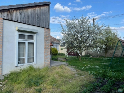 Eladó családi ház - Mosonszentmiklós, Győr-Moson-Sopron megye