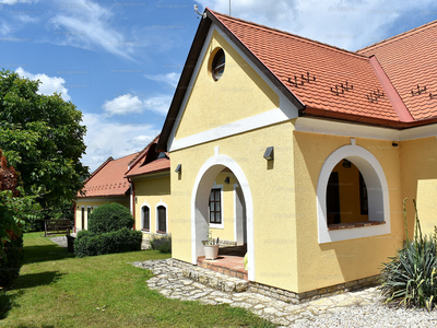 Eladó családi ház - Pécsely, Veszprém megye
