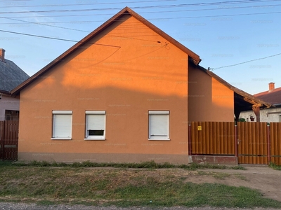 Eladó családi ház - Tiszafüred, Kertváros