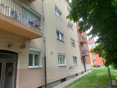 Eladó tégla lakás - Várpalota, Korompay Lajos utca