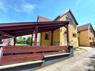 Eladó Ház, Győr-Moson-Sopron megye Sopron Sopronban az Ágfalvi lakóparkban eladó sorházi lakás, kerttel, garázzsal, fedett beállóval