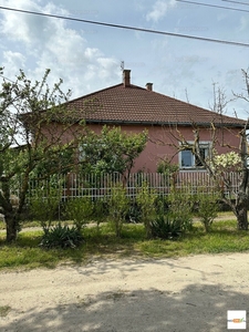 Eladó családi ház - Előszállás, Balatoni út
