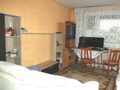 Eladó panel lakás - Szeged, Lomnici utca