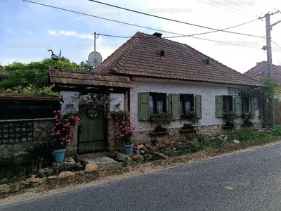Eladó családi ház - Csesznek, Veszprém megye