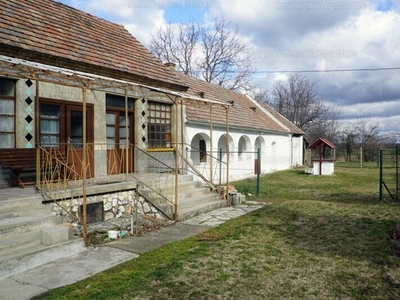 Eladó családi ház - Nagygyimót, Veszprém megye