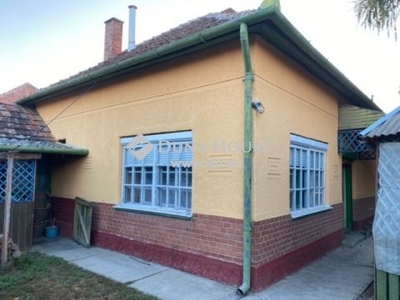 Eladó Ház, Jász-Nagykun-Szolnok megye, Cibakháza - Cibakházán a holtágtól 800 m-re családi ház eladó!!!