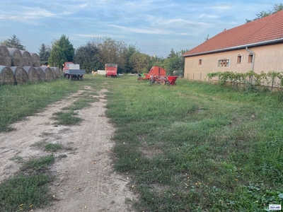 Eladó lakóövezeti telek - Naszály, Bem József utca