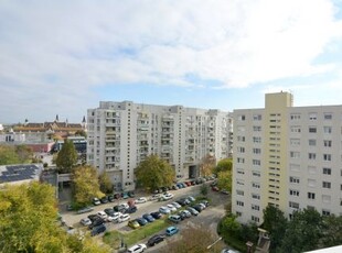 Kiadó Lakás, Bács-Kiskun megye Kecskemét Petőfi Sándor utcán kiadó panorámás, erkélyes nappali + 2 hálós lakás