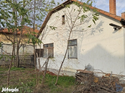 Győr, Kisbácsán családi ház dupla telekkel eladó!