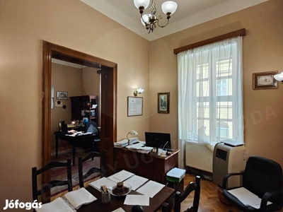 Irodaként funkcionáló lakás Pécs, Király utcában eladó